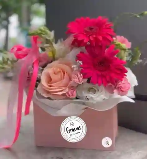 Caja Bouquet Rosas, Clavelinas Y Gerberas