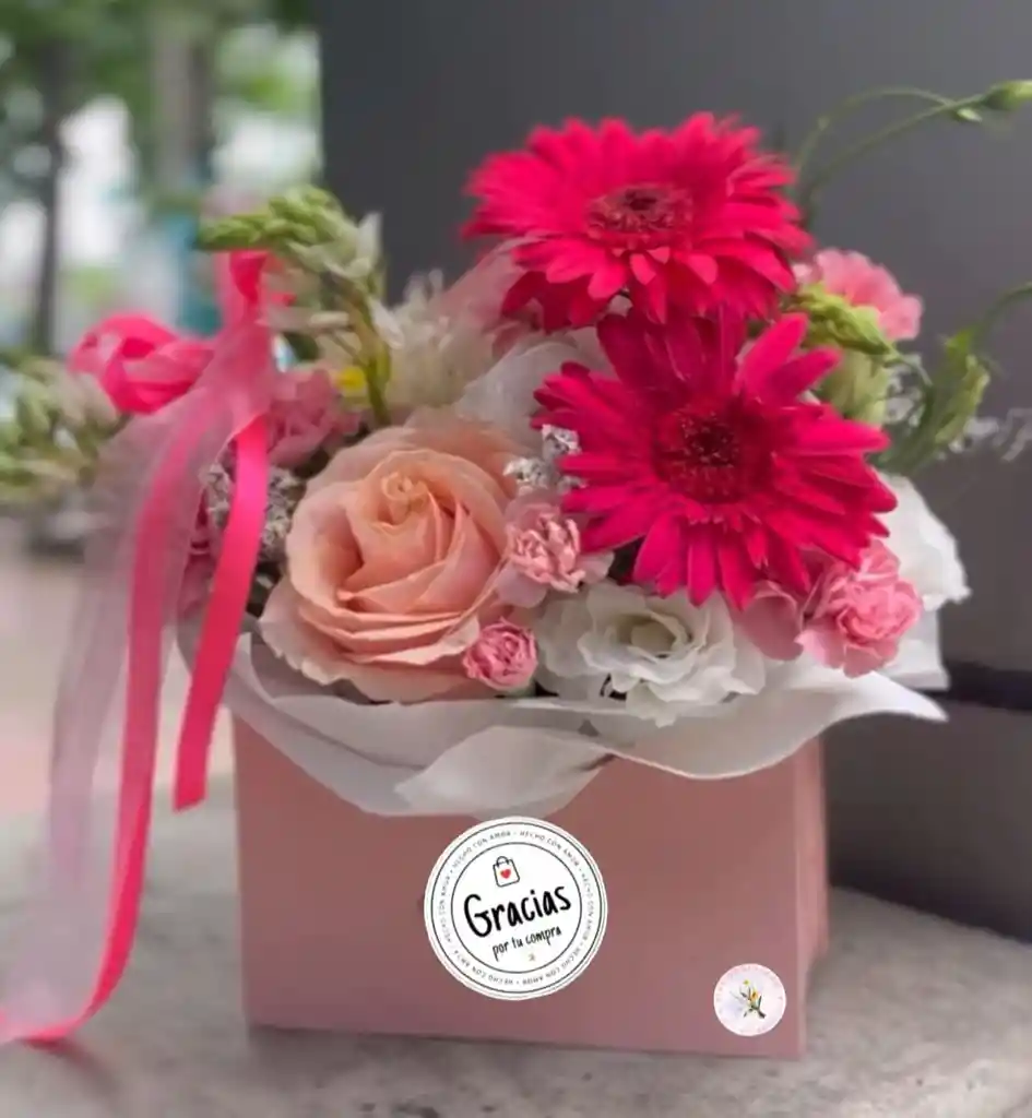 Caja Bouquet Rosas, Clavelinas Y Gerberas