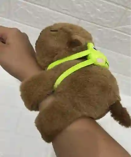 Pulcera Peluche Capibara + Movimiento De Cola + Musical