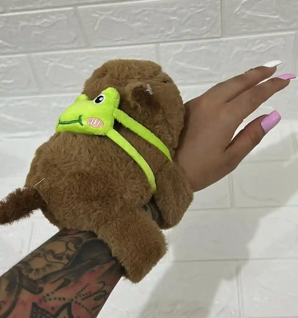 Pulcera Peluche Capibara + Movimiento De Cola + Musical
