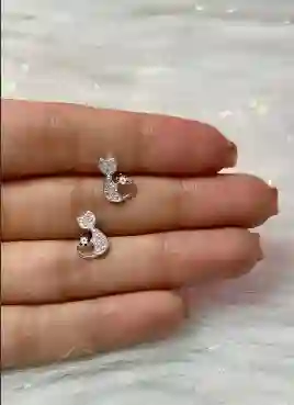 Aretes Con Diseño De Gatito Con Amor Brillante