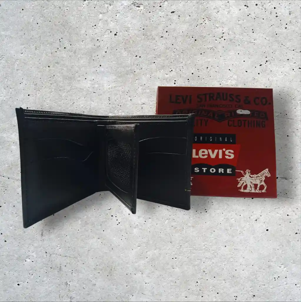 Billetera Hombre Levis Cuero Genuino De Alta Calidad Negro - Grabado