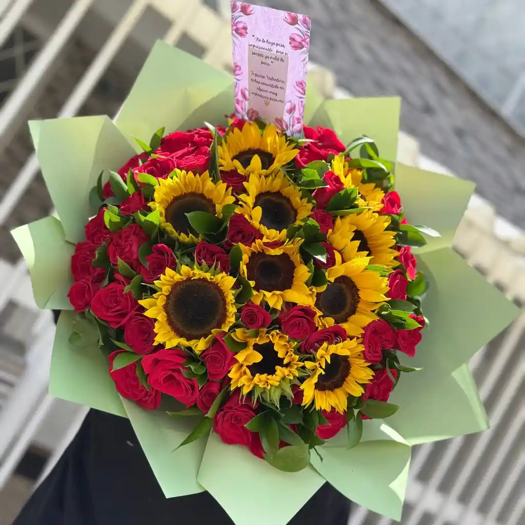 Flores Rosas Y Girasoles De Lujo
