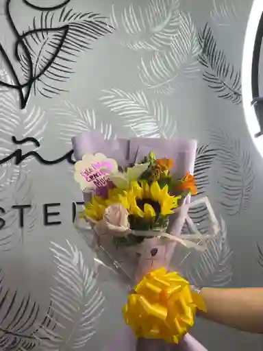 Un Hermoso Dia Para Regar Un Hermoso Girasol