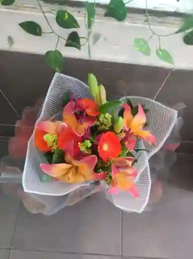 🔶 Bouquet Tropical Con Lirios Y Gerberas Naranja