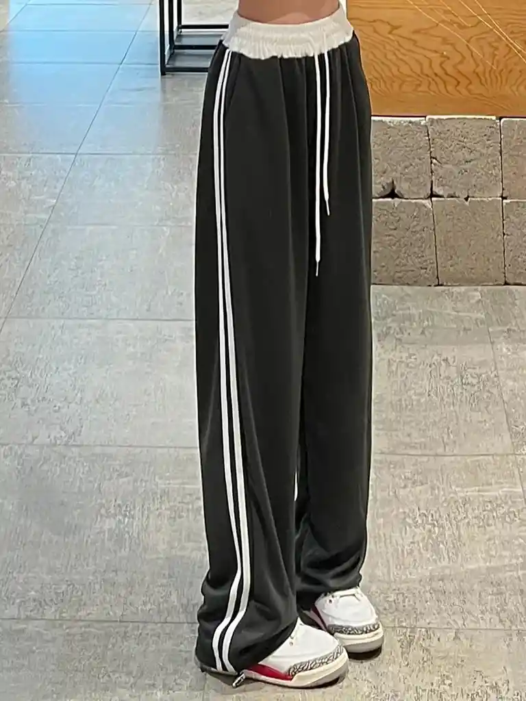 Joggers Deportivos Gris Oscuro De Cintura Alta Pretina Resortada Blanca