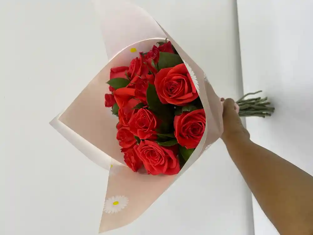 Hermoso Bouquet De 12 Rosas