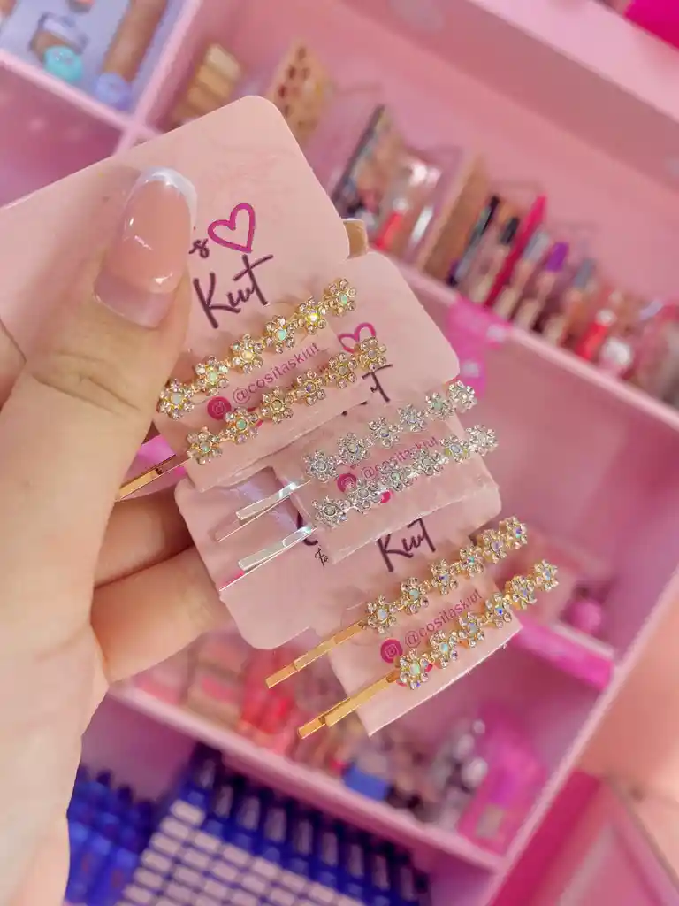 🌸 Set De 2 Pinzas Florales Con Brillantes – Dulzura Y Brillo Para Tu Peinado