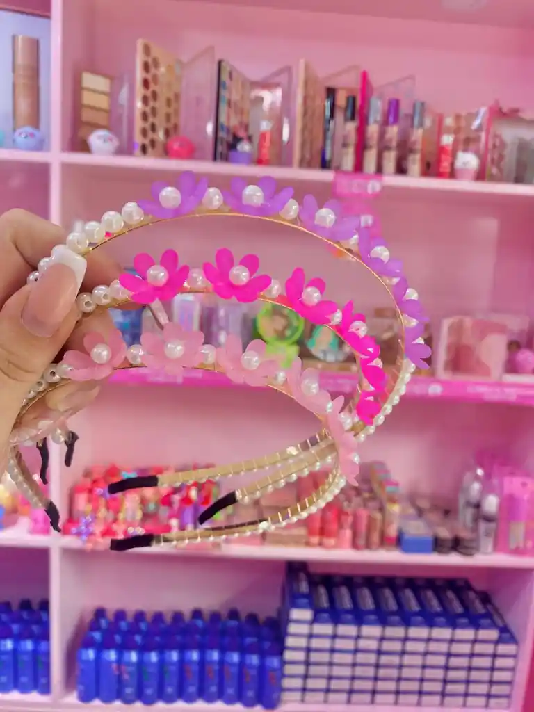 🌼 Diadema Floral Con Perlas – Toca De Encanto Para Tu Cabello