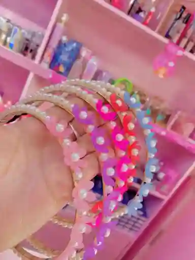 🌼 Diadema Floral Con Perlas – Toca De Encanto Para Tu Cabello