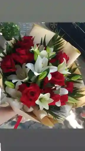 Bouquet Rosas & Lirios – Elegancia Clásica