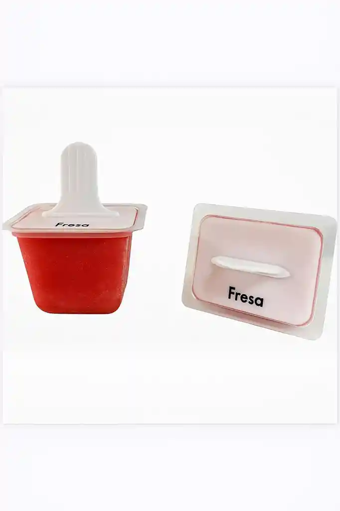 Paleta De Fresa En Agua