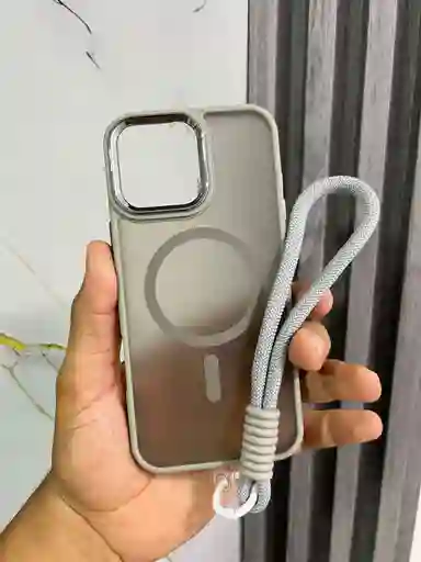 Forro Iphone 16 Pro Max Ahumado + Strap