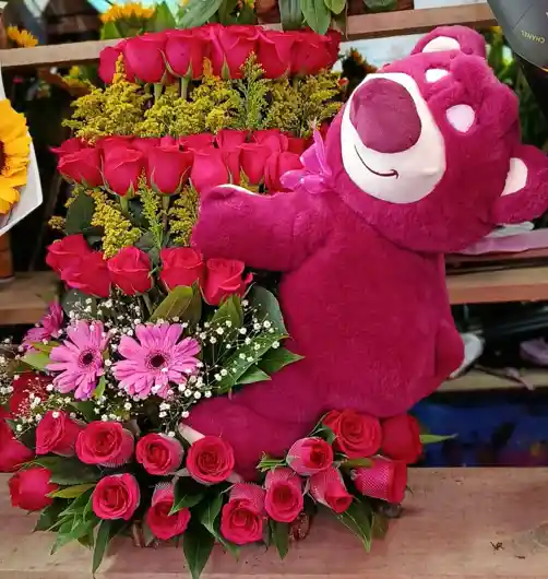 Arreglo Floral Grande Con Rosas Y Peluche Mediano