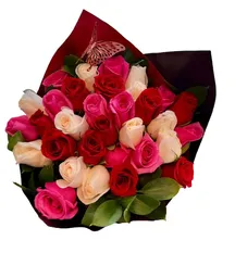 🦋 Ramo Premium De Rosas Tricolor Con Mariposa