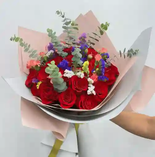 Bouquet De Rosas Rojas Con Clavellina – Ramo Romántico Con Eucalipto Y Estatice ❤️