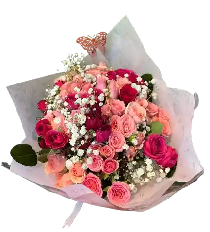 🩷 Bouquet Abundante De Rosas Rosadas Con Mariposa