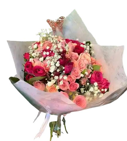 🩷 Bouquet Abundante De Rosas Rosadas Con Mariposa