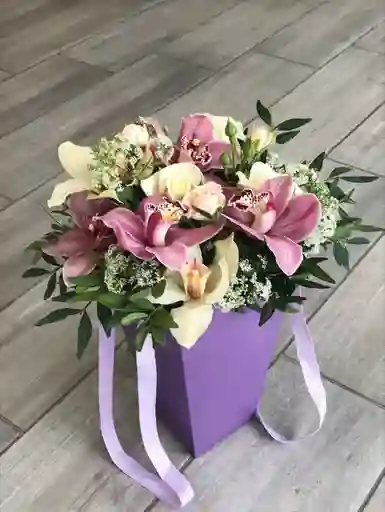 💜 Caja Floral “encanto Púrpura”