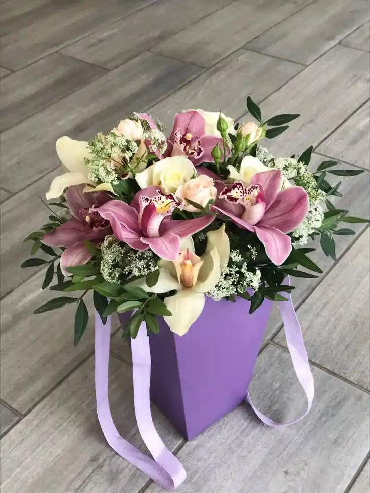 💜 Caja Floral “encanto Púrpura”