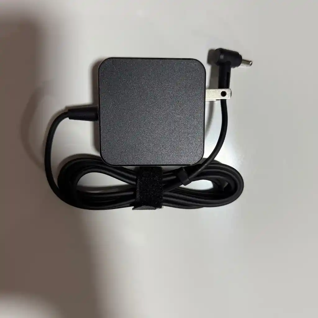 Cargador Para Portatil Lenovo Ideapad 20v 3.25 Amp 4.0*1.7mm