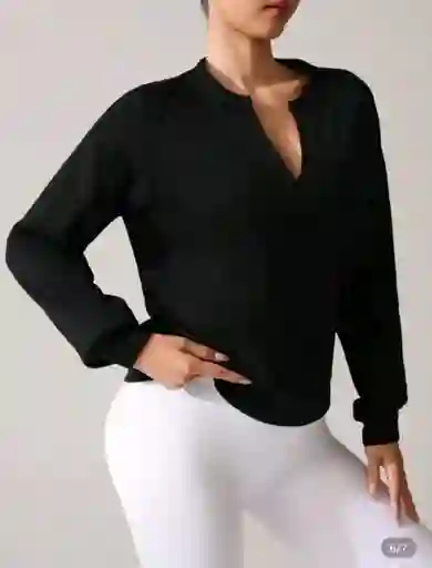 Sweater Minimalista Noir Sofisticado