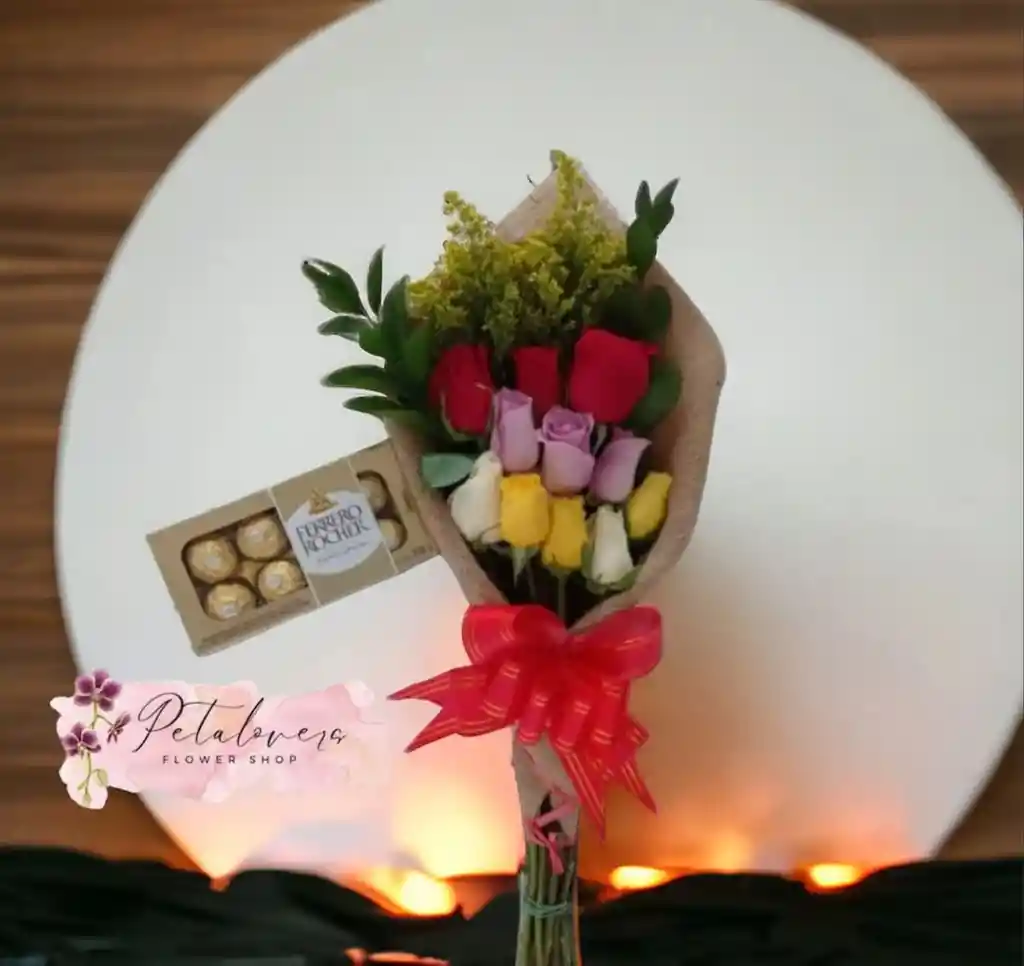Flores Rosas Arreglo 12 Rosas Surtidas Y Chocolates Ferrero X 8 Unidades