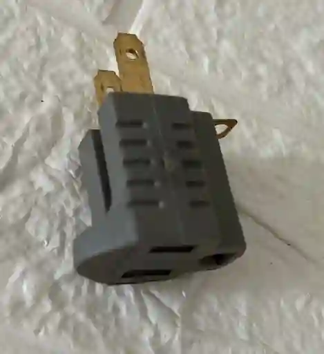 Clavija Convertidor Gris