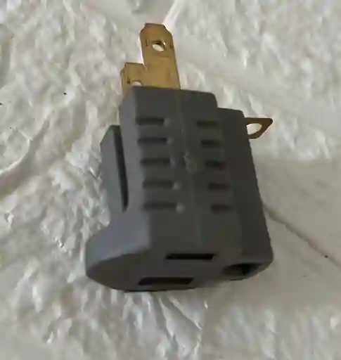Clavija Convertidor Gris