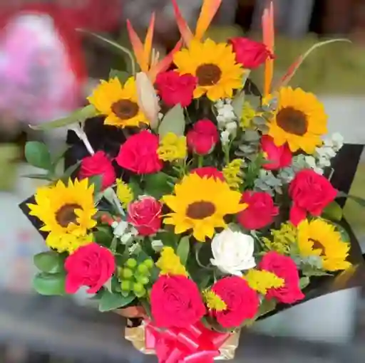 Ramo De Rosas Y Girasoles