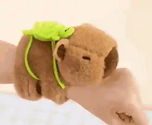 El Peluche De Capibara De Mano