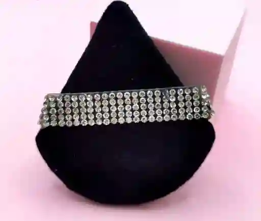 Borla Triangular Con Piedreria