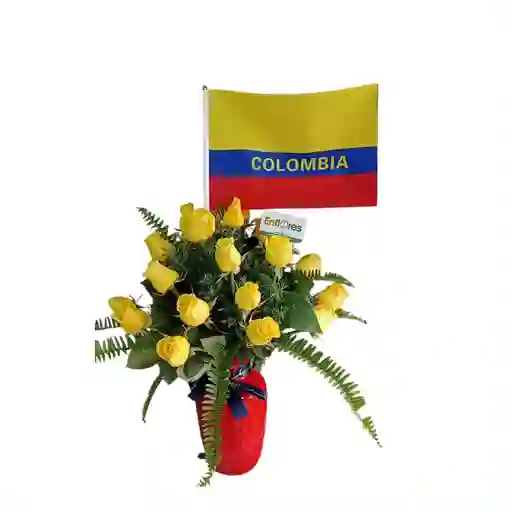 Arreglo 24 Rosas Amarillas, Floreo Rojo Y Liston Azul (tricolor Colombia) Con La Bandera De Colombia