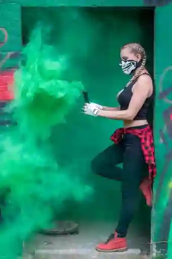 Bengala De Humo Verde Colores Surtidos X Unidad Para Toda Ocasión