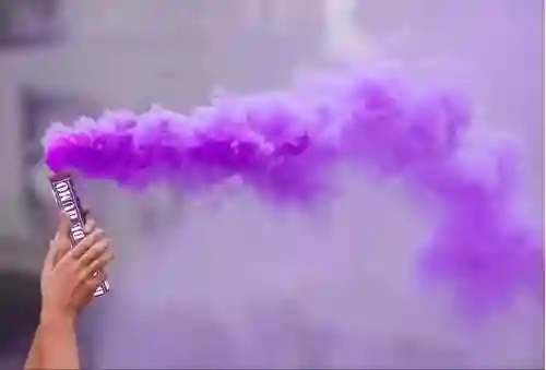 Bengala De Humo Morada Colores Surtidos X Unidad Para Toda Ocasión