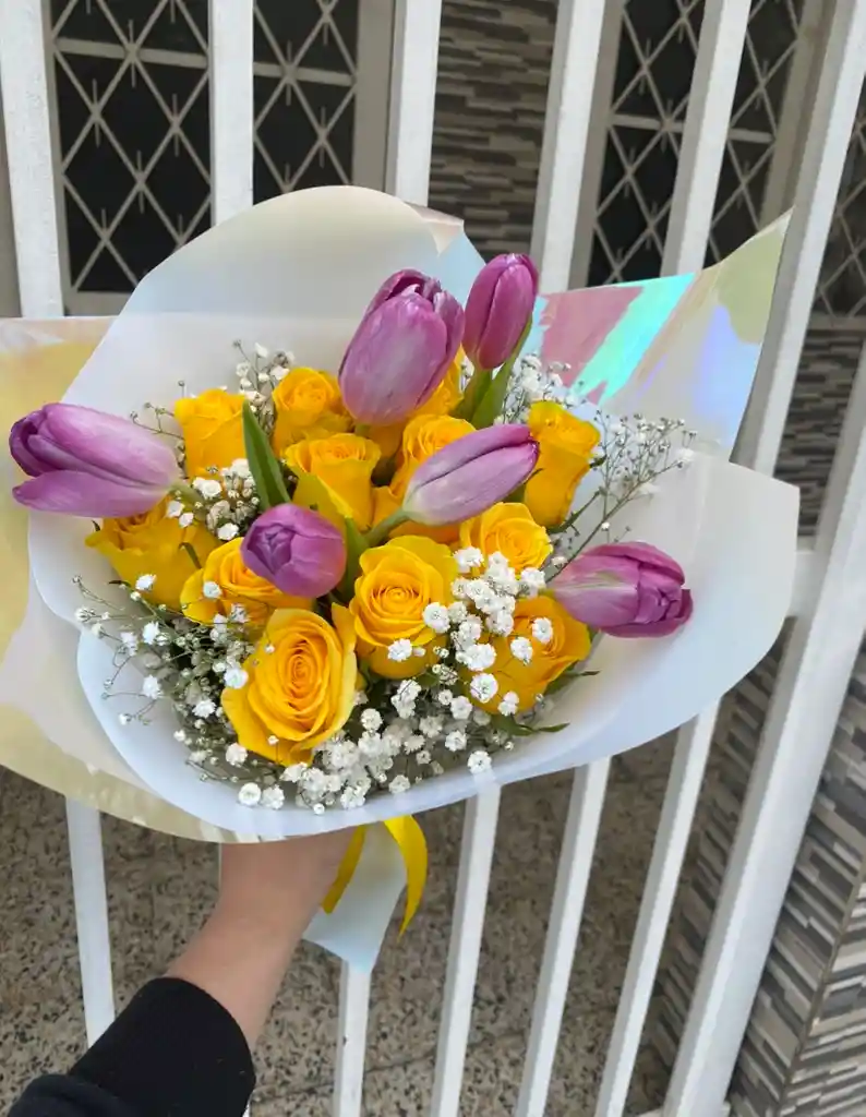 Tulipanes Y Rosas