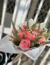 Flores De Tulipanes Y Rosas