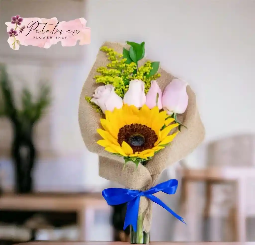 Girasol Y Cuatro Rosas Rosadas