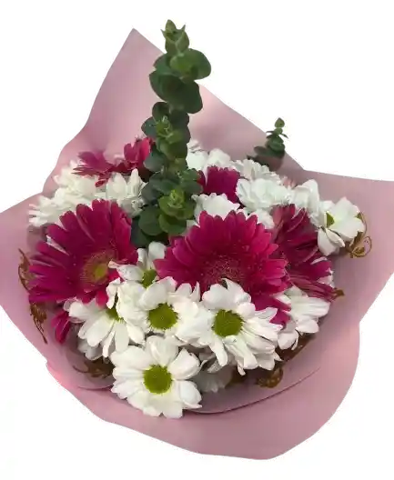 🌸 Bouquet Rosado Con Gerberas, Margaritas Y Eucalipto