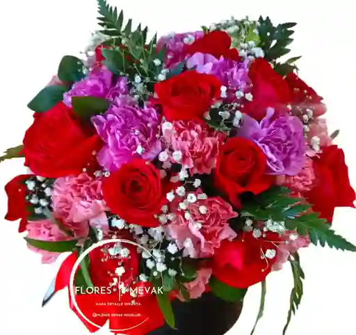 Flores Rosas Rojas Y Claveles Fucsia, Amor Lindo
