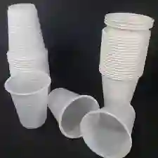 Paquete De Vasos De Plastico Color Blanco De 5 Onzas Por 50 Unidades