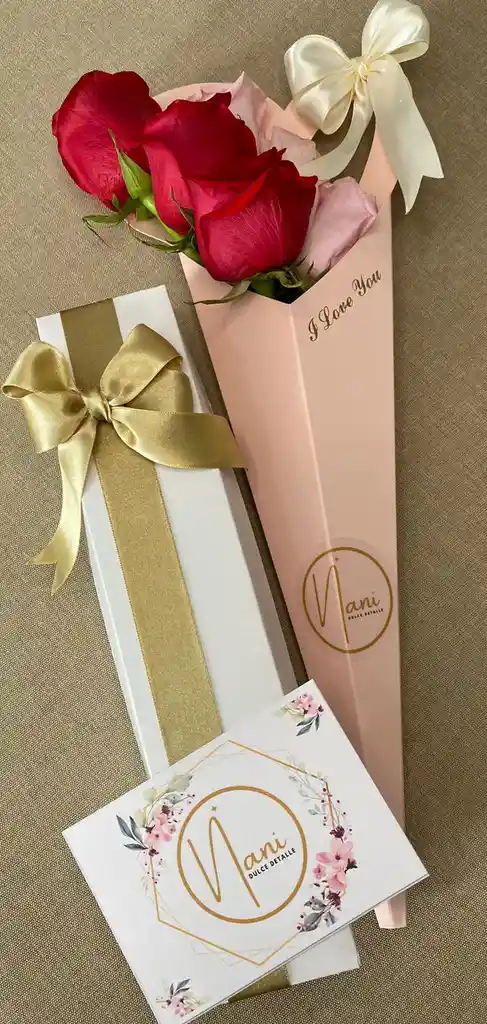 Combo Sencillo Rosas Más Fresas Cubiertas Con Chocolate