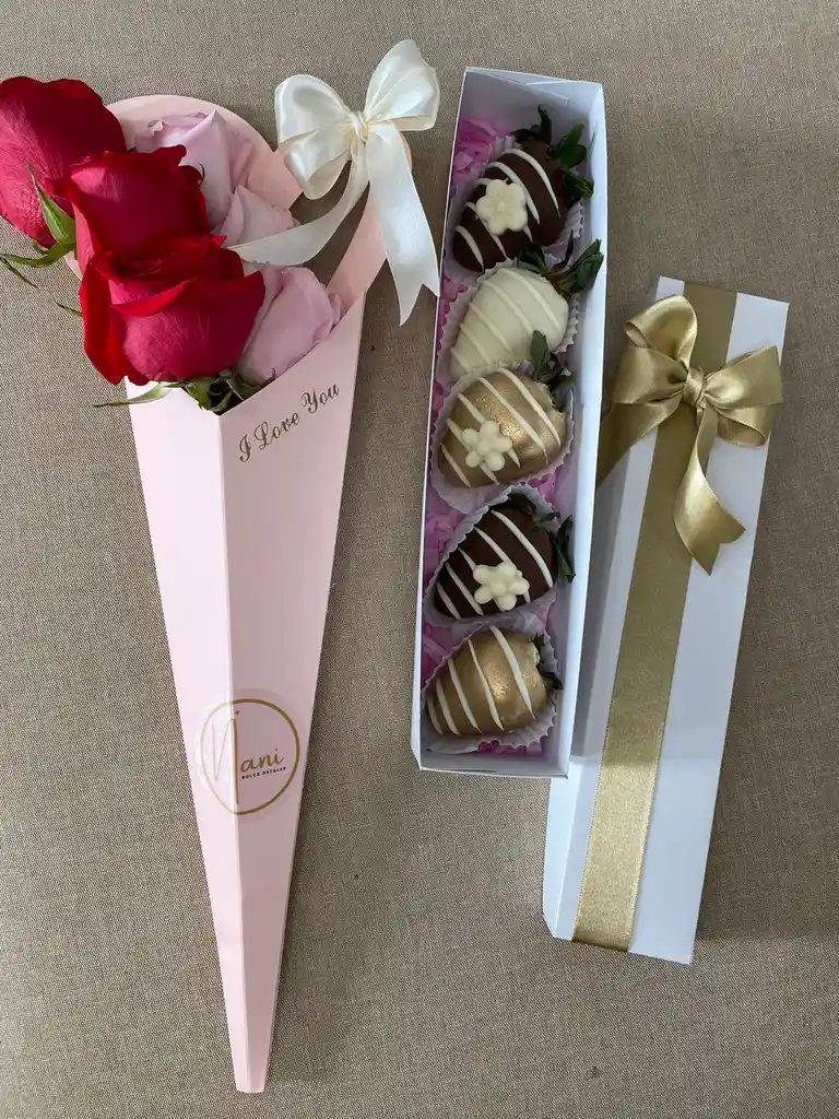 Combo Sencillo Rosas Más Fresas Cubiertas Con Chocolate