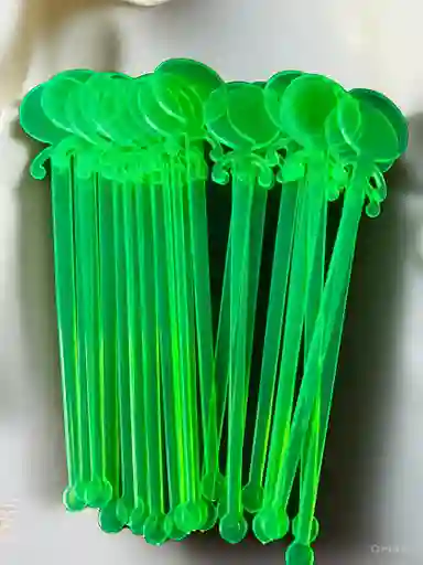 Paquete De Mezcladores Plasticos Para Cocteles Color Verde Neon Por 20 Unidades