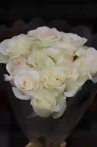 Ramo De 12 Rosas Blancas