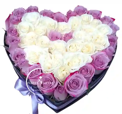 Flores Rosas Lila Y Blanca En Corazón-.