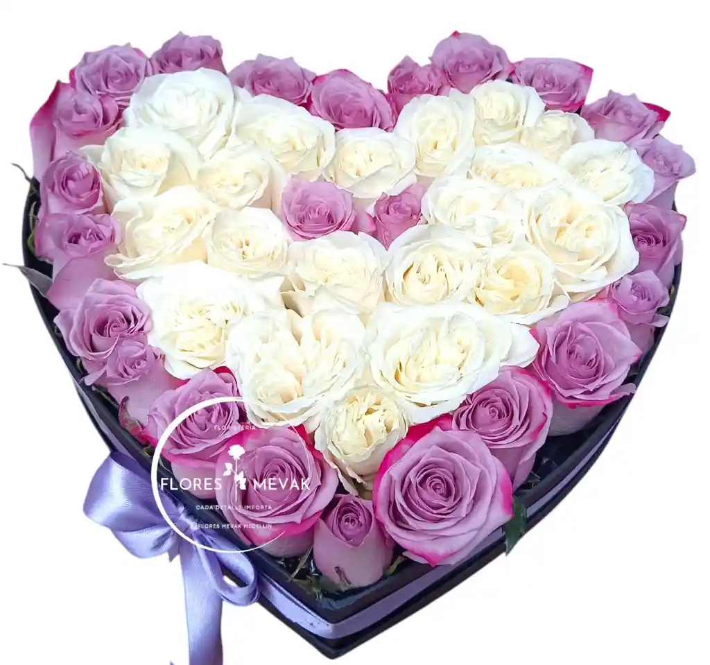 Flores Rosas Lila Y Blanca En Corazón-.