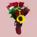 Bouquet Mini De Rosas Rojas Y Mini Girasol