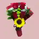 Bouquet Mini De Rosas Rojas Y Mini Girasol