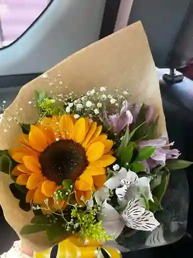 🌻 Ramo “brisa Solar” – Girasol Y Flores Mixtas